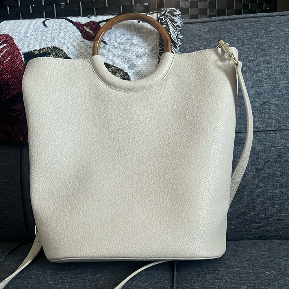 Banana Republic cream bucket handbag